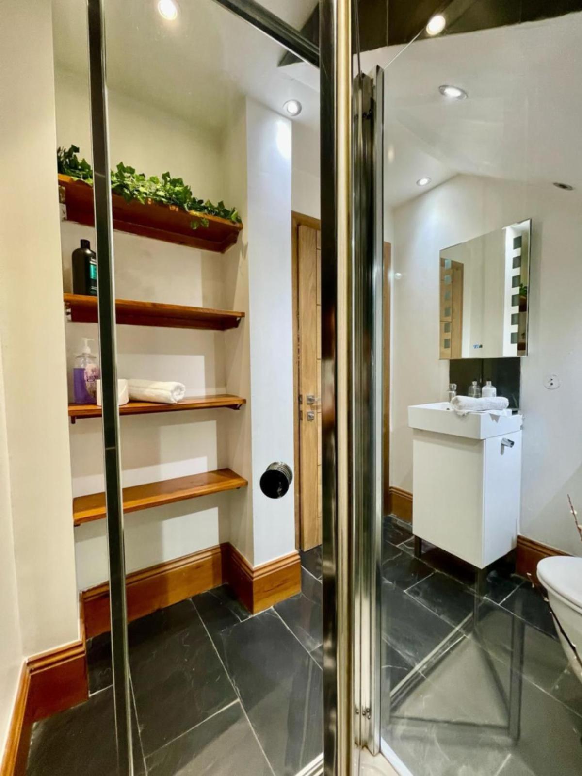 By The Beach Large Central Stylish Studio For 4 Guests برايتون المظهر الخارجي الصورة